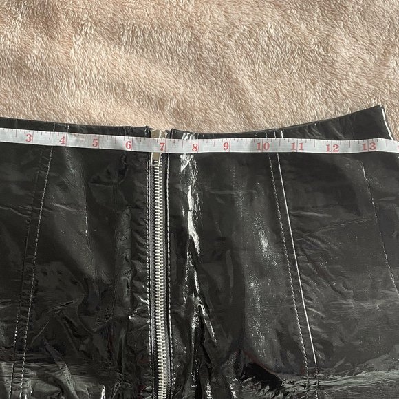 Black Vinyl/Fake Leather Zip up Skirt - Picture 3 of 4